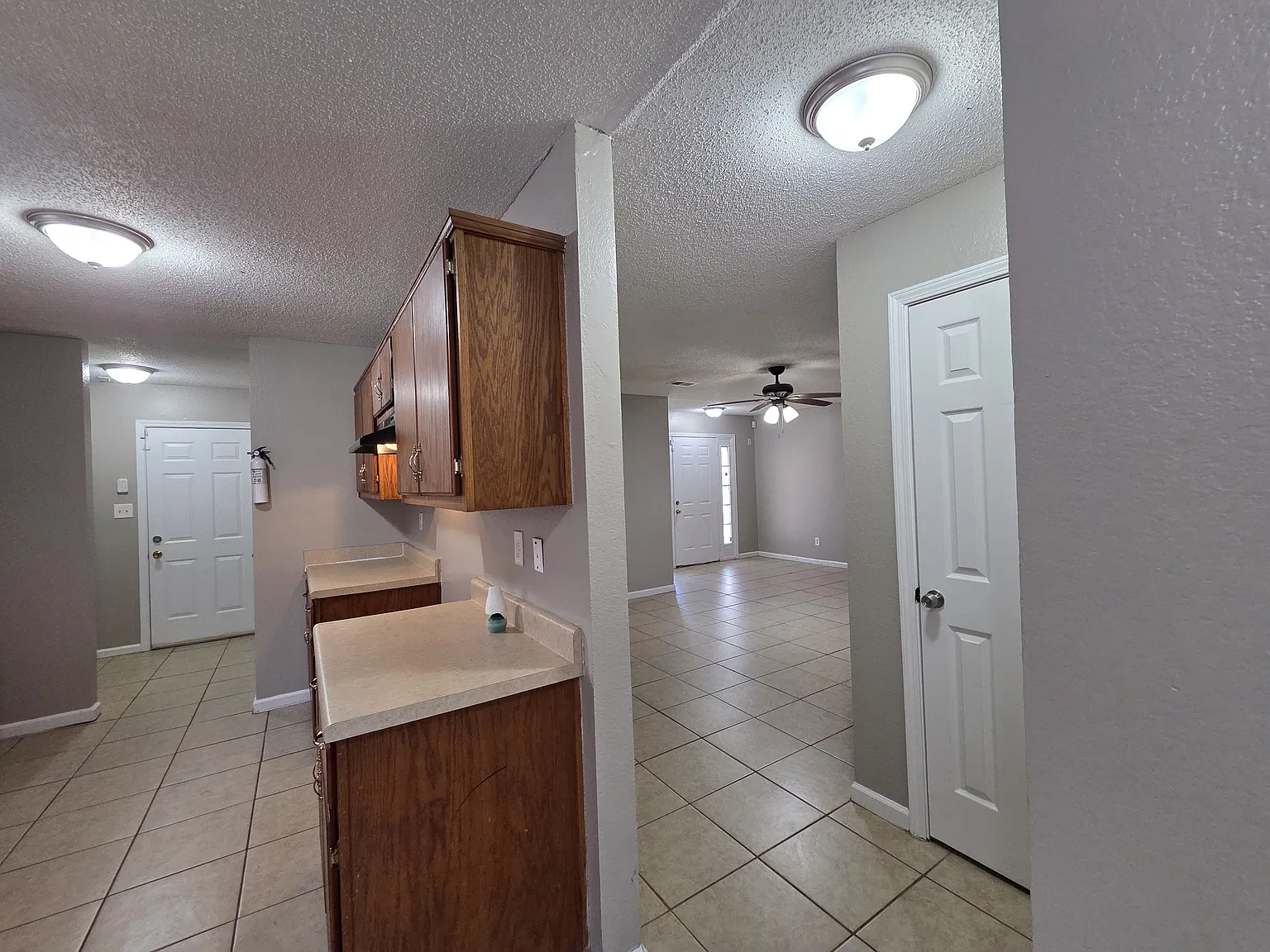 3 bed, 2.5 bath, 1405 sqft, $1,495 — Photo 4