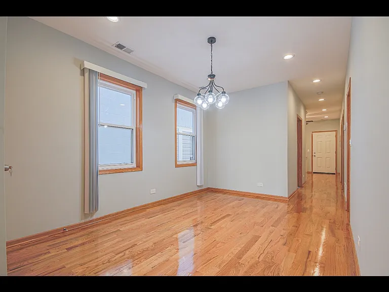 912 N Wood St #1 — Photo 4
