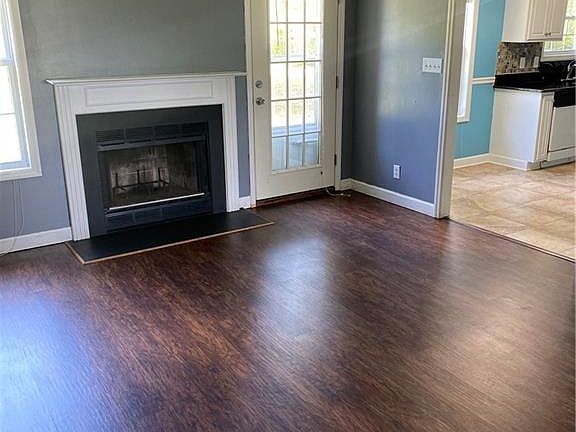 5th image of 384 Northwoods Dr