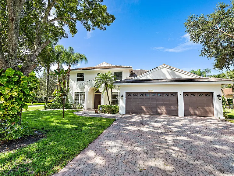 1225 Egret Cir S — Photo 2