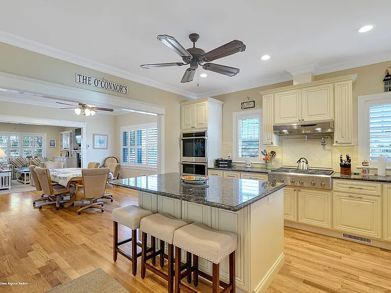 330 Villa Park Way — Photo 14