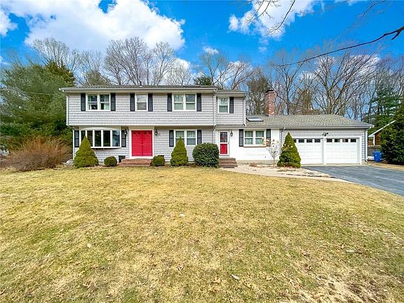 3rd image of 19 Larchwood Dr