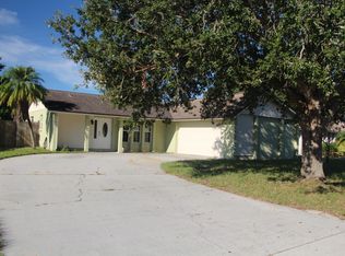 5828 Countrywood Dr, Sarasota, FL 34232