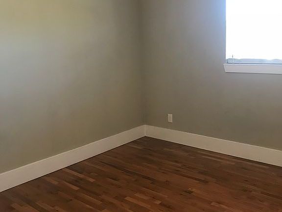 3rd image of 2361 E 5th Ave NE