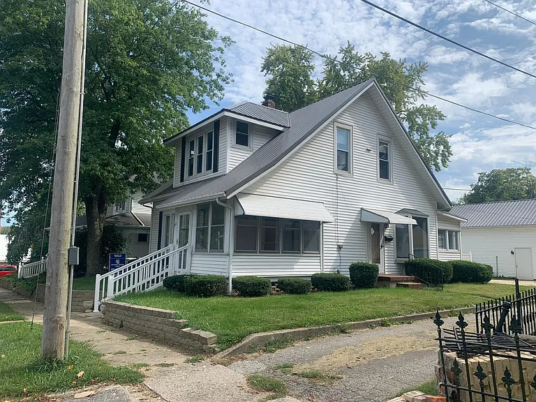 251 E Main St — Photo 1