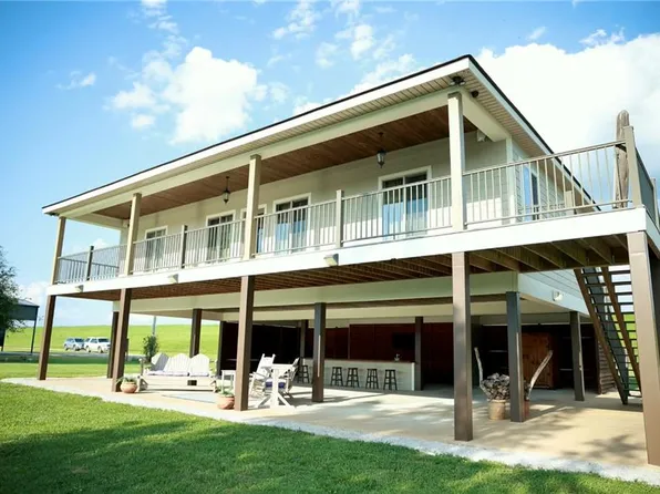 170 Madison Dr, Marksville, LA 71351