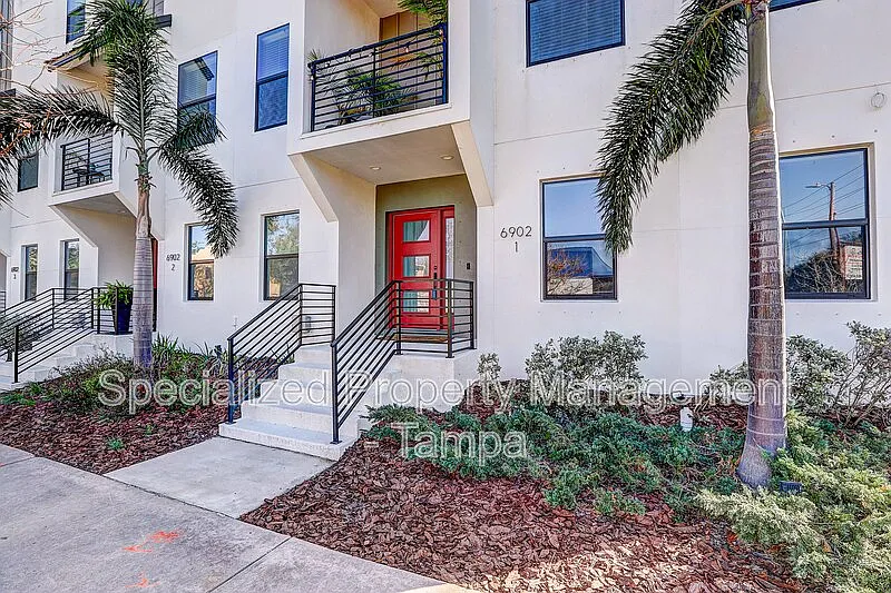 4 bed, 4.0 bath, 2141 sqft, $3,750 — Photo 2