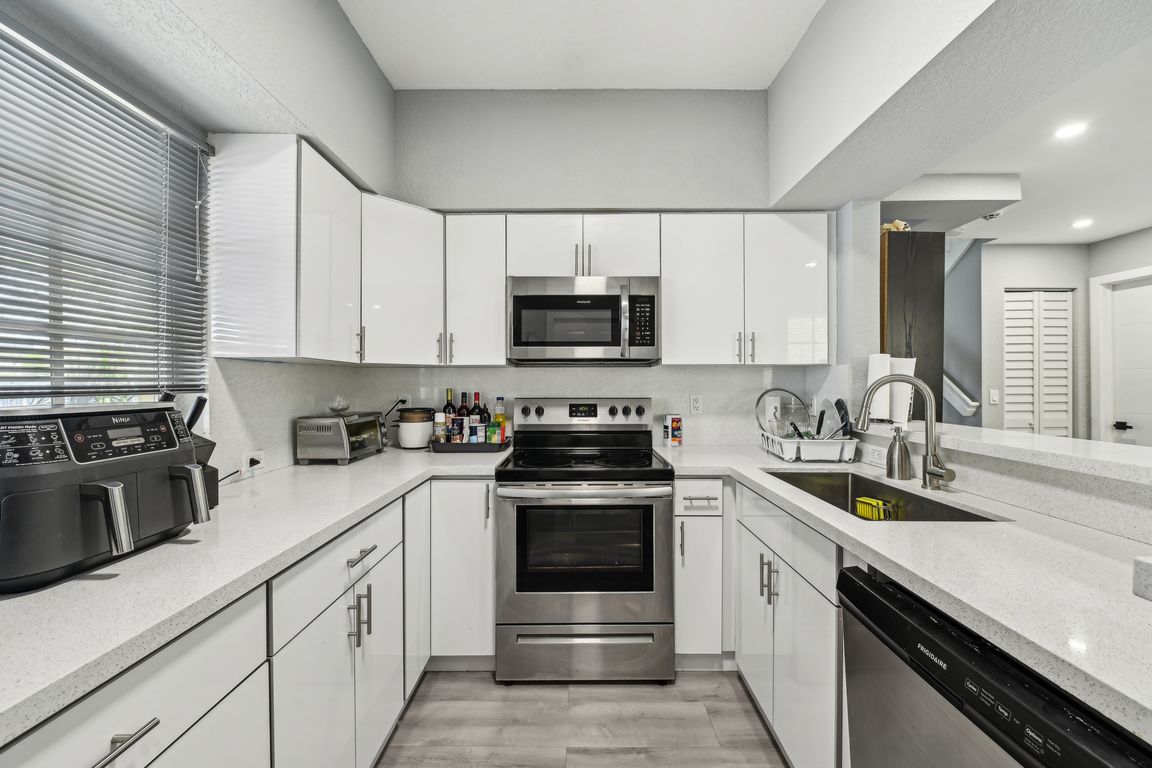 NW 20th St-1204-007