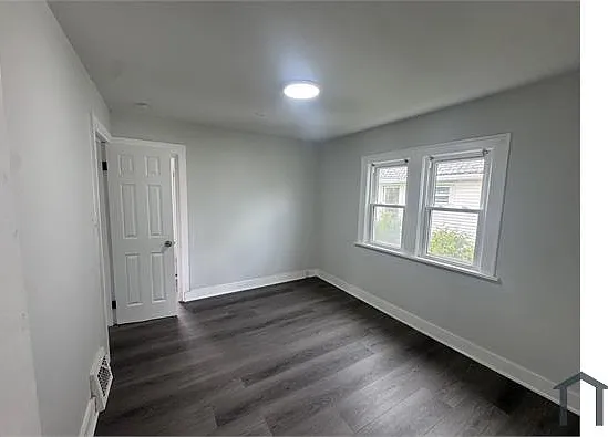 14308 Kingsford Ave — Photo 8