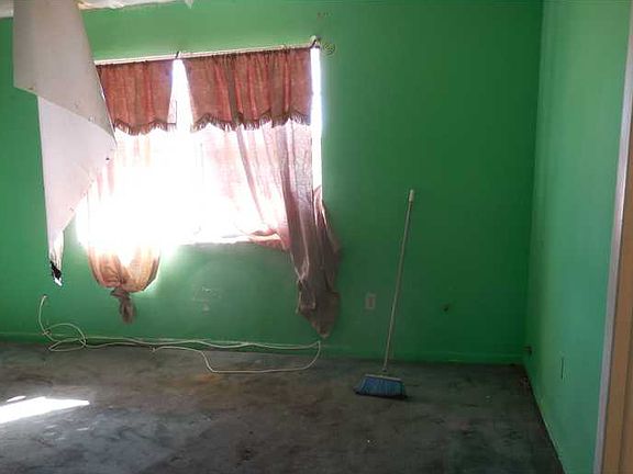 4th image of 608 NW 179th St #608