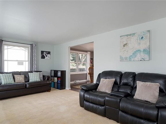 4th image of 20 Sleepy Hollow Ln