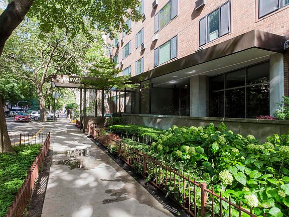 2nd image of 3100 N Lake Shore Dr APT 1311