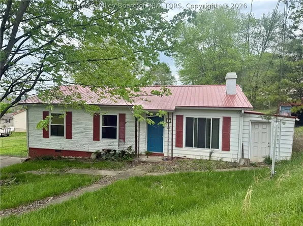 310 Walnut Dr, Hurricane, WV 25526