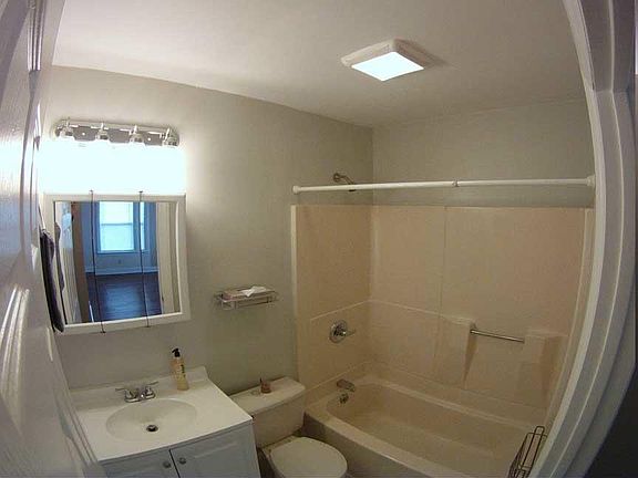 Full Bathroom Upstairs