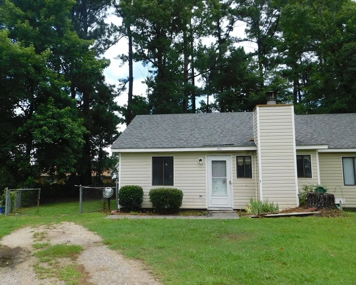 Building Photo - 202 Cedar Ridge Ln