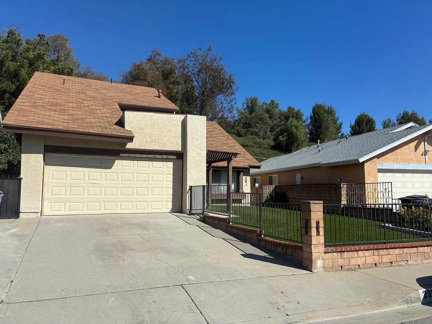 This beautiful two-story home in West Covina! 3 bedrooms and 2.5 — Photo 2