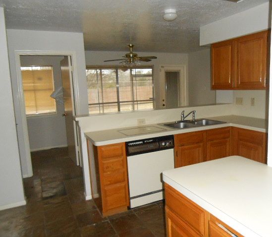 2nd image of 2522 Castle Pl