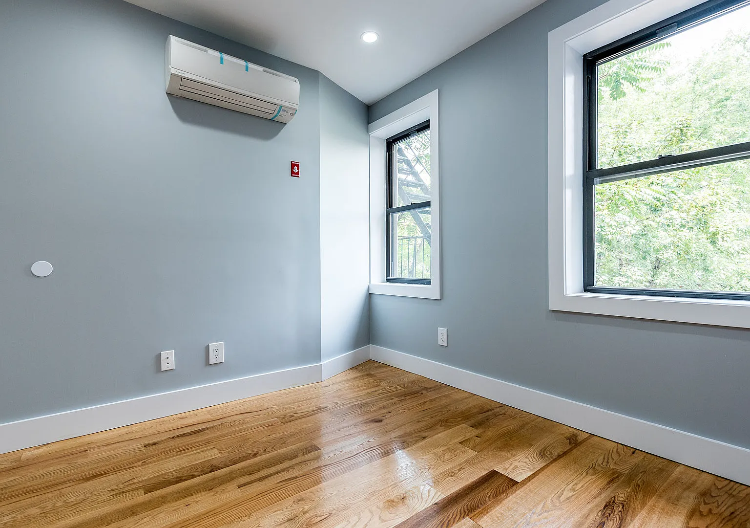 129 Ryerson Street — Photo 3