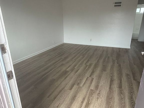 2nd image of 3036 Hawthorn St APT 17