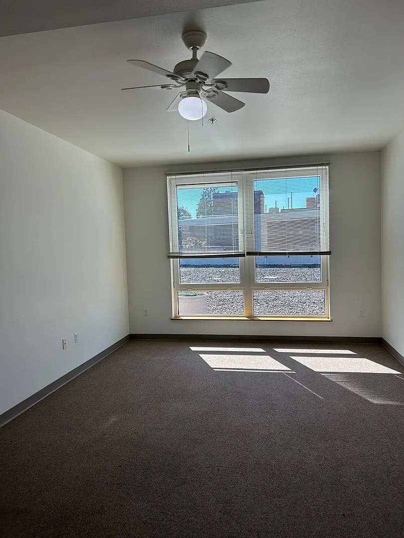 (642) University Center - 2 Bedroom / 1 Bathroom — Photo 3
