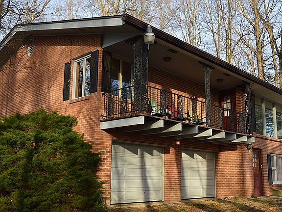 1387 SW Corner Balcony