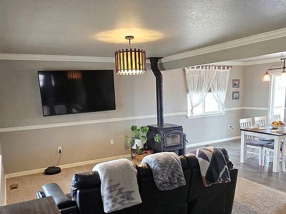 3rd image of 158 S Drover Cir