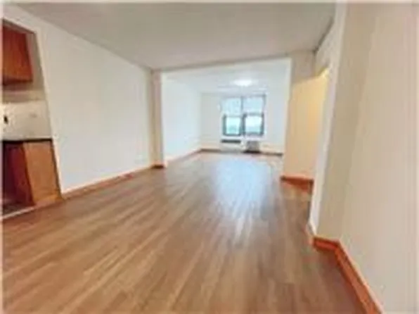 152-72 Melbourne Avenue image 4 of 13