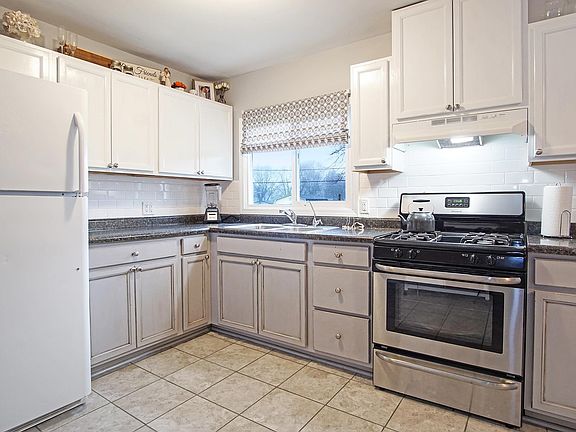 2nd image of 4823 Skye Ct