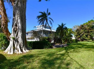 7676 Westmoreland Dr, Sarasota, FL 34243