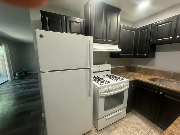 204 Pine St — Photo 13