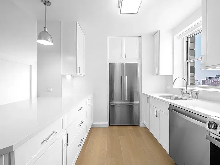 215 E 68th St #30B — Photo 3