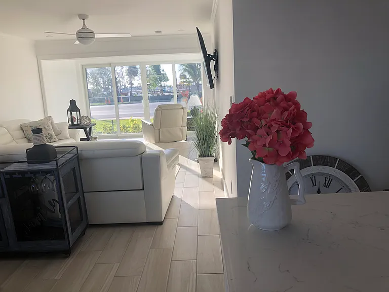1550 Gulf Shore Blvd N #W5 — Photo 2