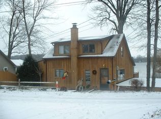 11453 N Shore Dr, Whitmore Lake, MI