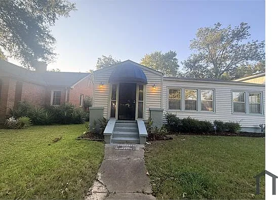 4 bed, 1329 sqft, $1,450 — Photo 2