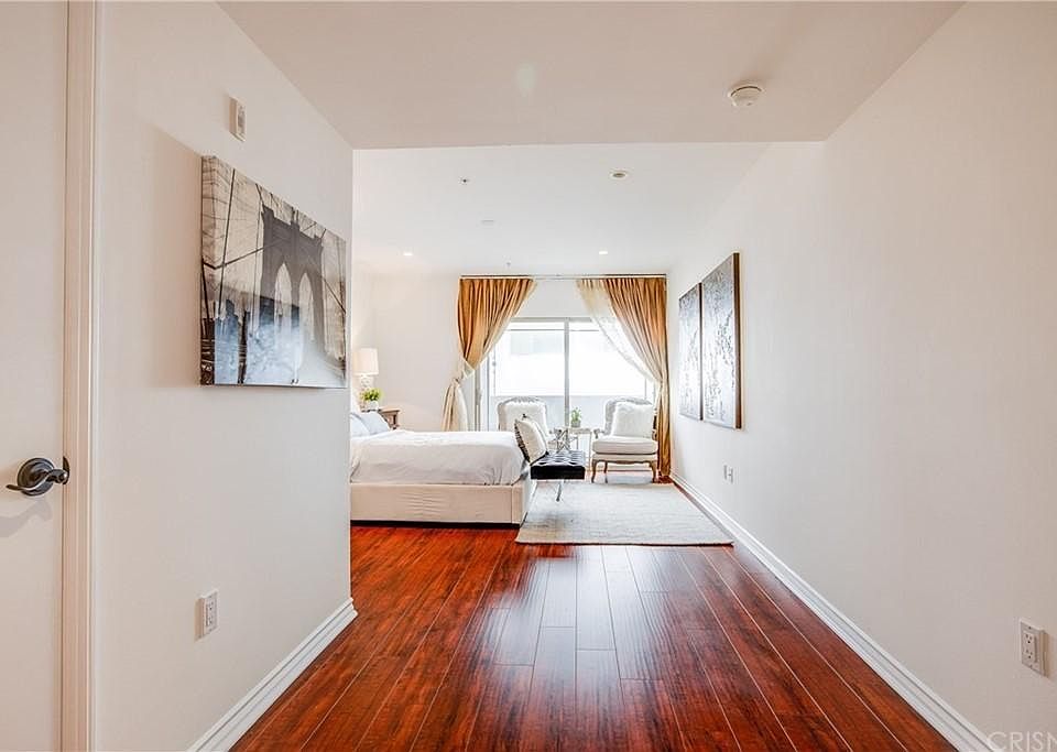 1st image of 4733 W Elmwood Ave #102