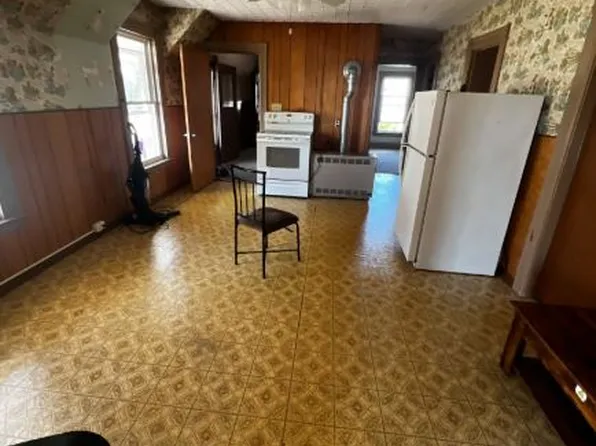 438 Cartier St APT 3, Manchester, NH 03102
