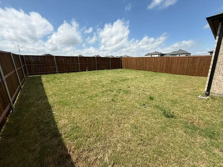 517 Lana Dr — Photo 37