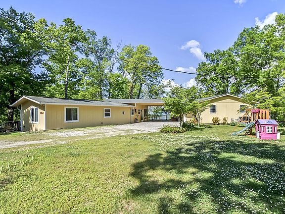 3rd image of 2025 Paradise Hills Rd