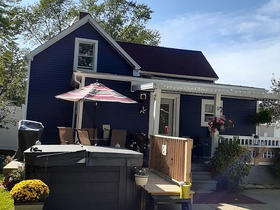 covered back porch with deck