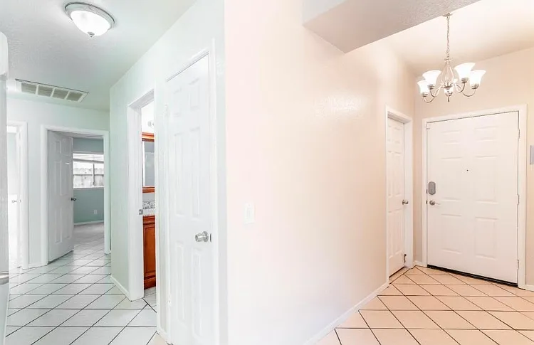 1304 Tyler Ct — Photo 20