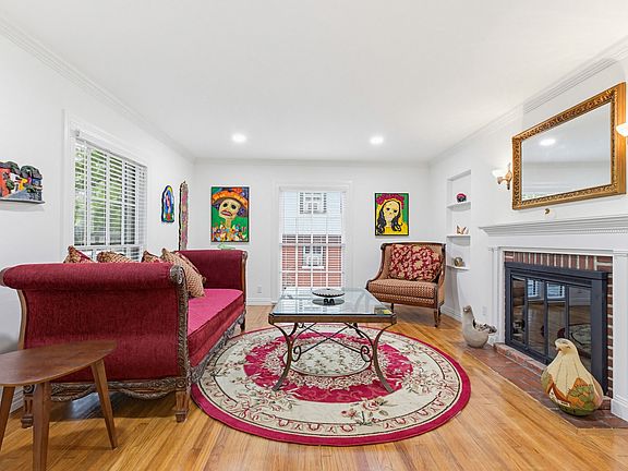 3rd image of 311 Circle Dr