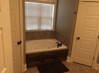 5365 Chateau Dr, Conway, AR 72034