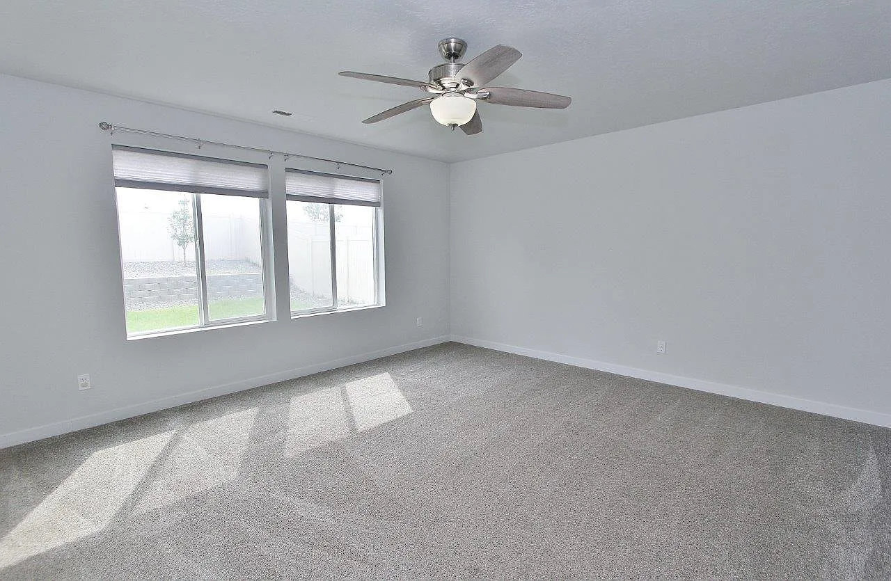 4 bed, 2.5 bath, 2010 sqft, $2,700 — Photo 3