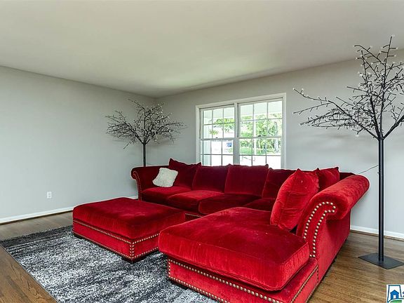3rd image of 1101 Regent Dr