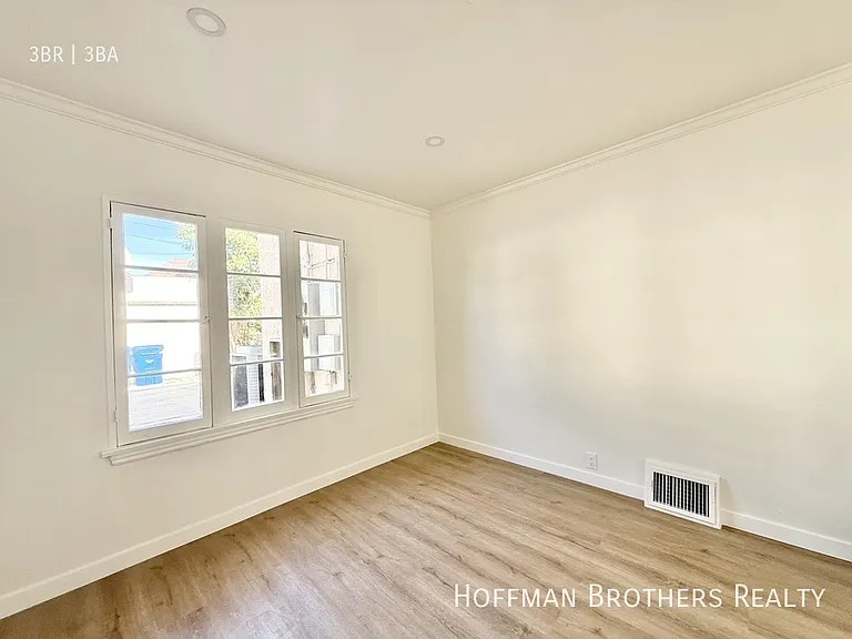 334 N Gardner St — Photo 10