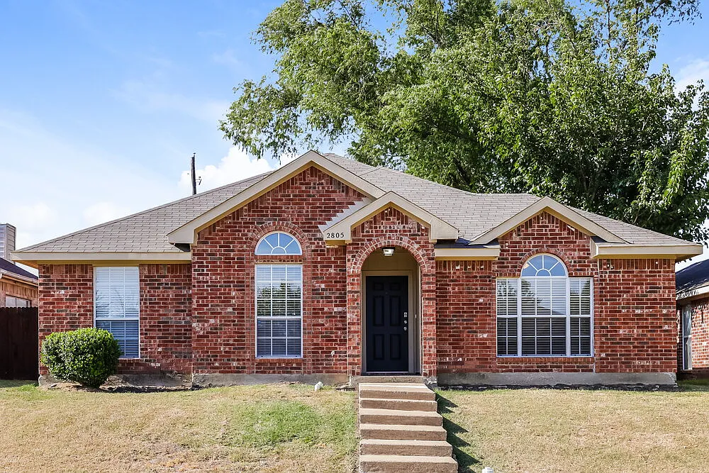 3 bed, 2.0 bath, 1600 sqft, $2,145 — Photo 1