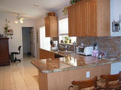 Remodeled Kitchen w/Granite Countertops