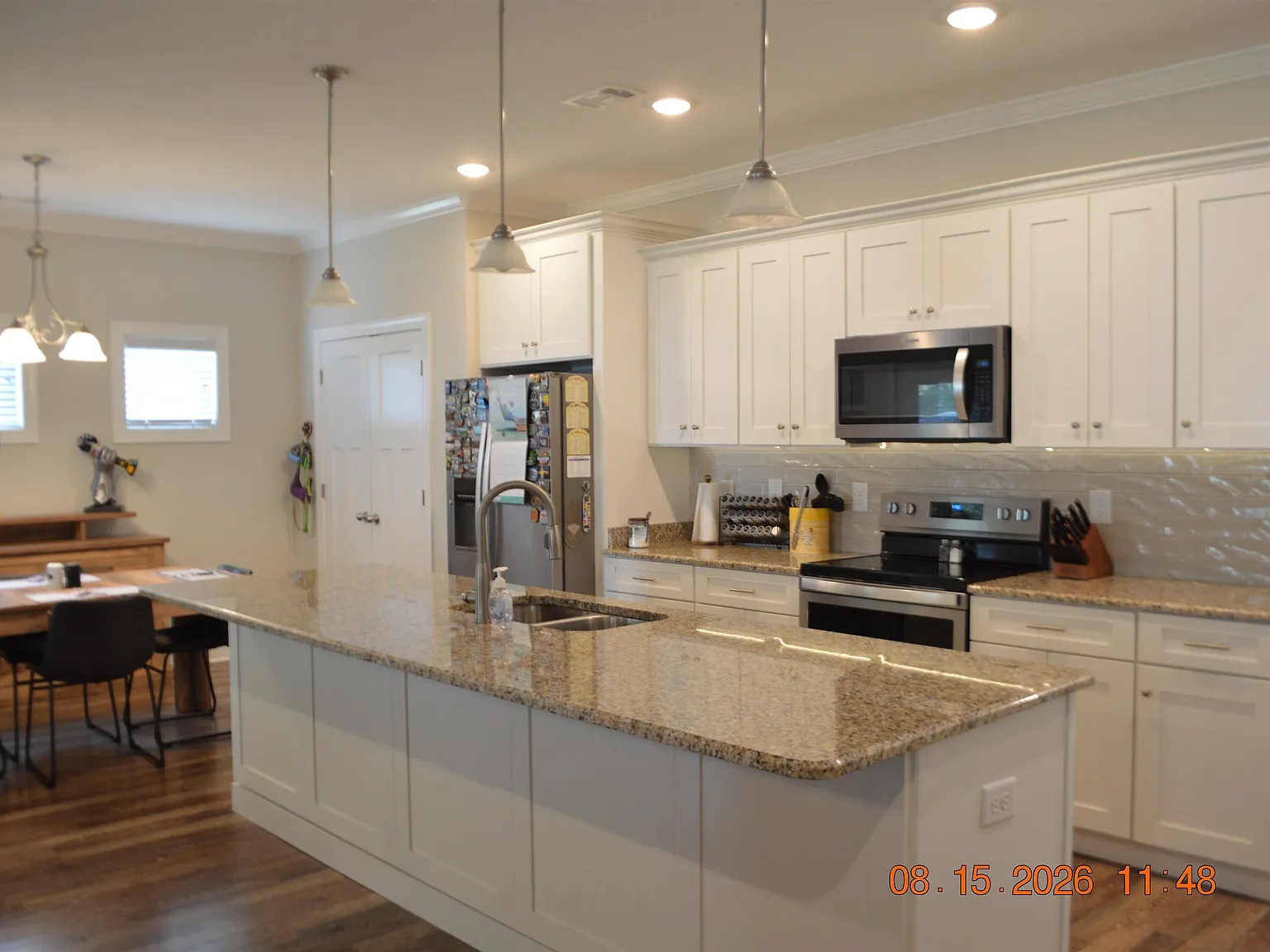 3 bed, 2.0 bath, 1671 sqft, $2,200 — Photo 2