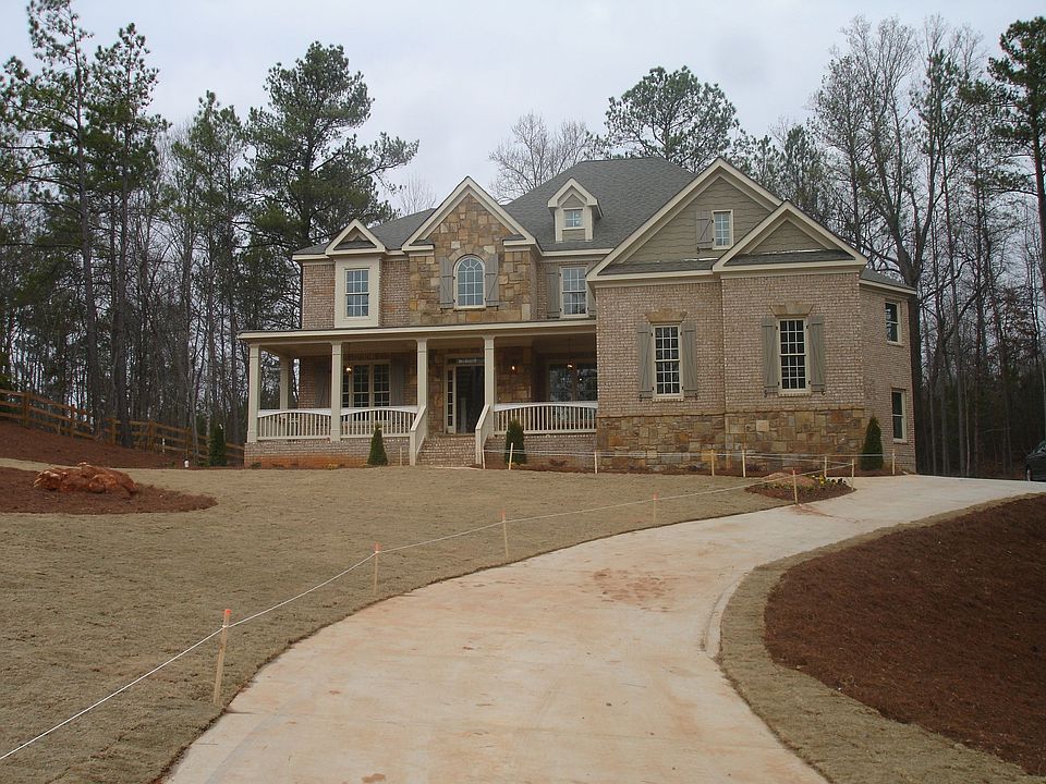 Fantastic Home on a 1 Acre Lot in a Greenspace Community!