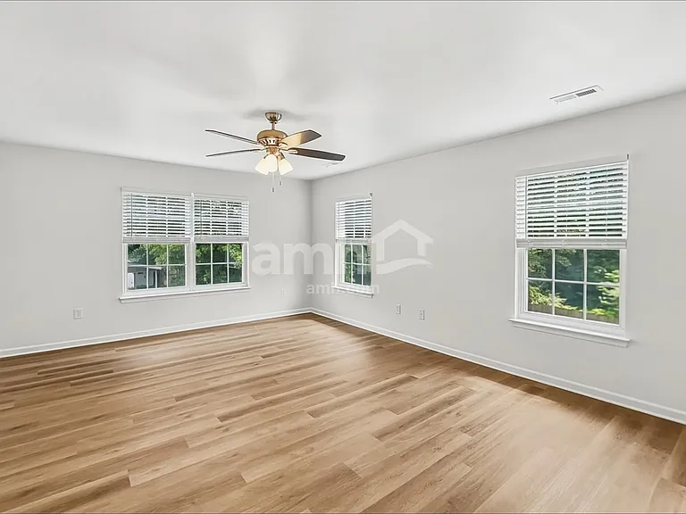 3911 Laurel View Cir — Photo 11